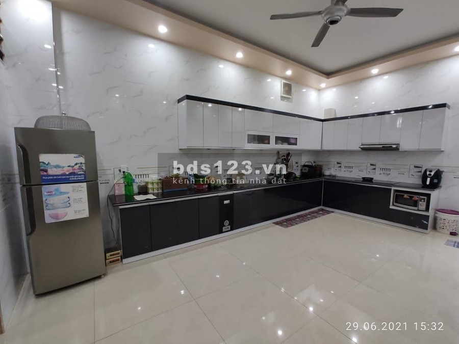 Nhà Mặt đường Cam Lộ Hùng Vương.3 tầng 117m2 giá 5,5 tỷ Cực đẹp. kinh doanh dễ dàng