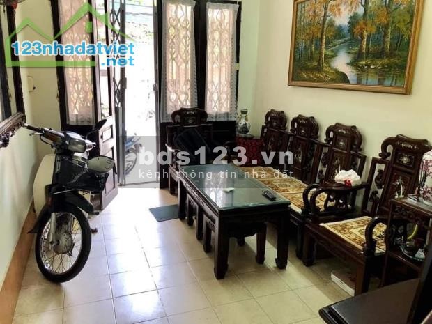 Bán nhà mặt ngõ Thịnh Quang, Đống Đa, dt 35m2, 5 tầng, giá 3,35 tỷ