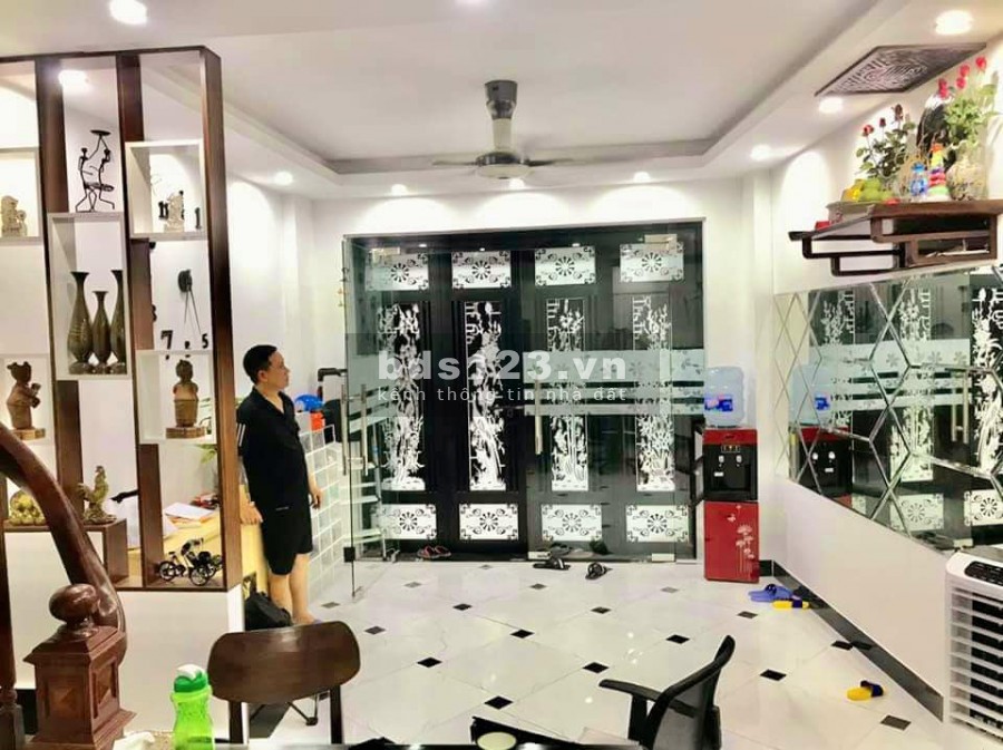 90m2, giá 6 tỷ Trương Định, vị trí kinh doanh sầm uất, ô tô đỗ cửa, khu dân cư đông đúc, sổ đỏ vuông vắn