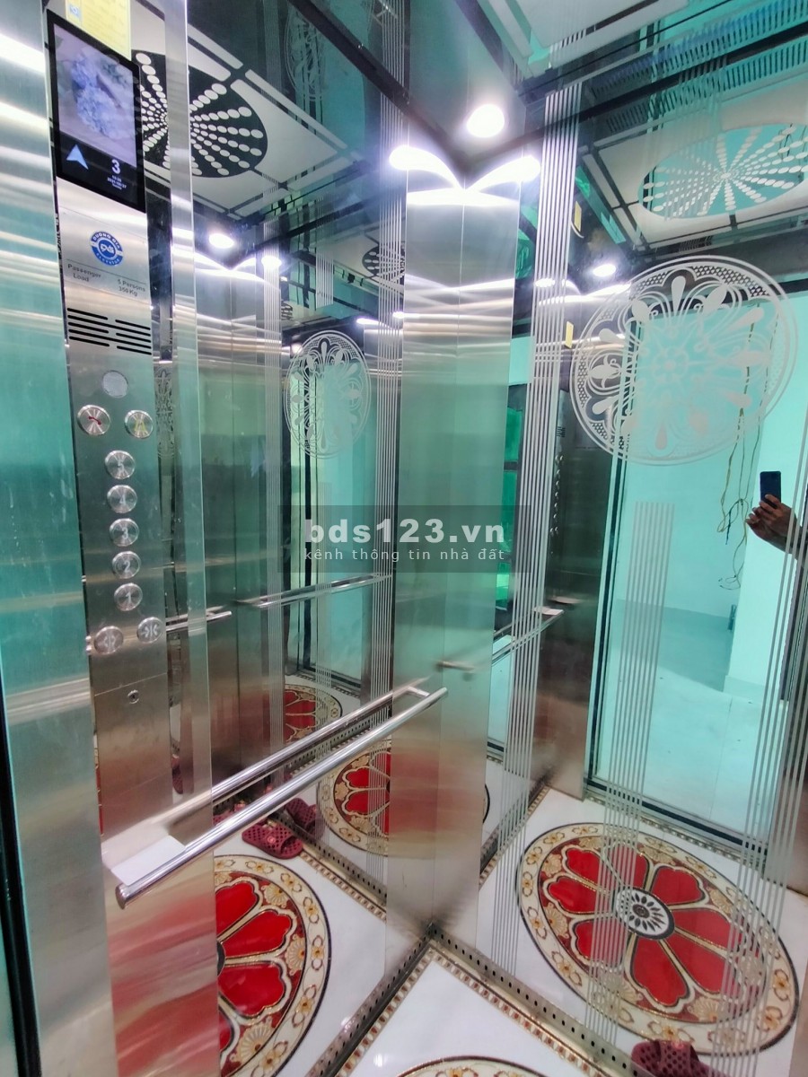 Bán gấp tòa nhà mặt phố Phạm Văn Đồng DT 98m2, MT 6m, 5 tầng, giá 15.5 tỷ LH 0968990560