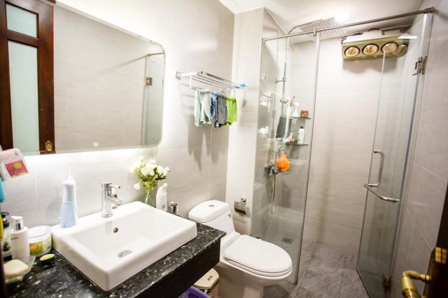 Bán nhà Khâm Thiên, đẹp ở ngay, dt 70mm2, 4 tầng, mt 4.5m, ngõ to, kinh doanh, giá 6 tỷ, lh 0987565852.