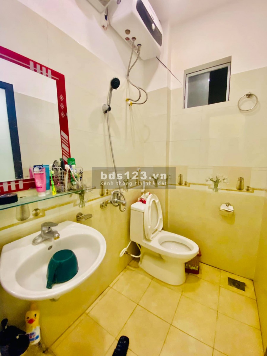 Bán nhà Vĩnh Hưng, đúc kiên cố 5 tầng, diện tích 35m2, giá 2,8 tỷ, lhcc