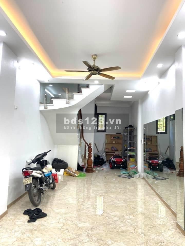 Bán nhà Vĩnh Hưng, đúc kiên cố 5 tầng, diện tích 35m2, giá 2,8 tỷ, lhcc