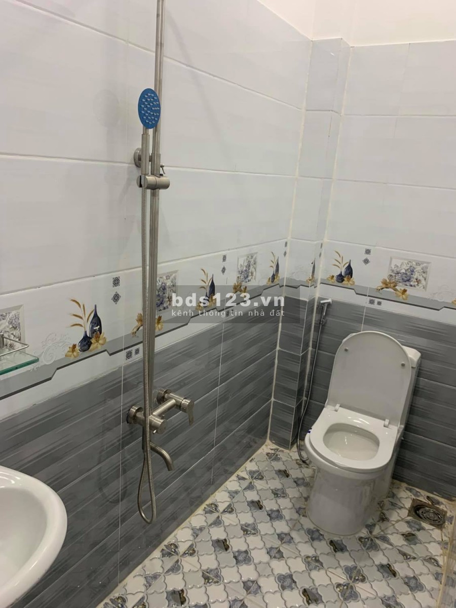 Bán nhà 2 lầu Quận 12, hẻm xe hơi, khu dân cư hiện hữu, yên tĩnh
