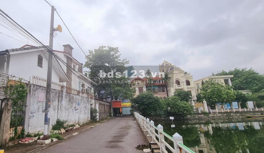 Cần bán biệt thự Bồ Đề, dt 218m2, giá 24x tỷ, 2 mặt phố view 2 hồ kinh doanh, lhcc