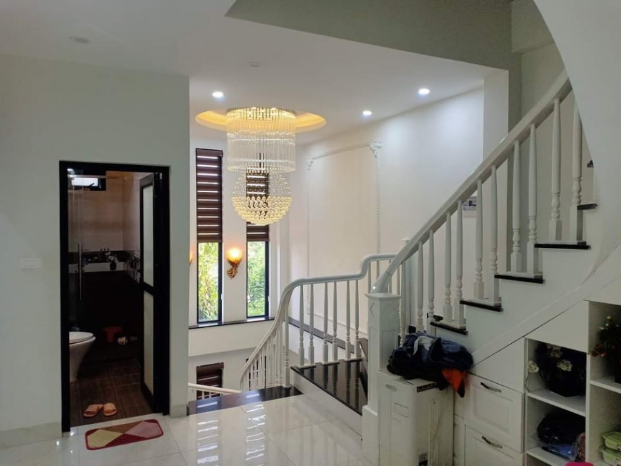 Nhà mặt phố vỉa hè rộng 5 tầng, nội thất 5 sao, kinh doanh sầm uất, ô tô tránh, 2 mặt thoáng