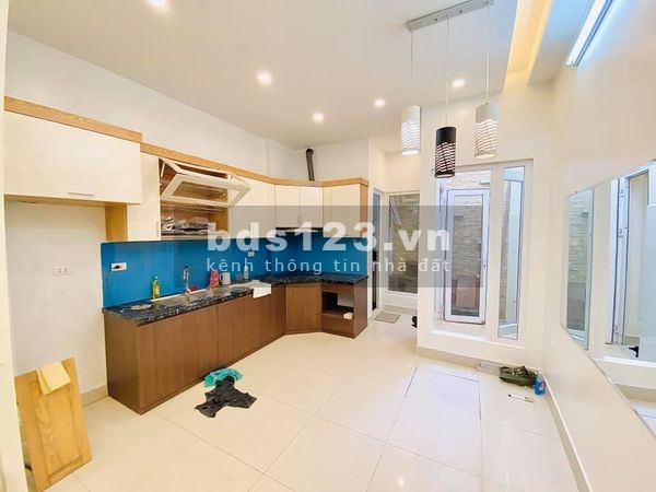 Bán nhà đẹp bao rộng thoáng, dt 10m2, ô tô đỗ cửa đường Trần Phú, Hà Đông