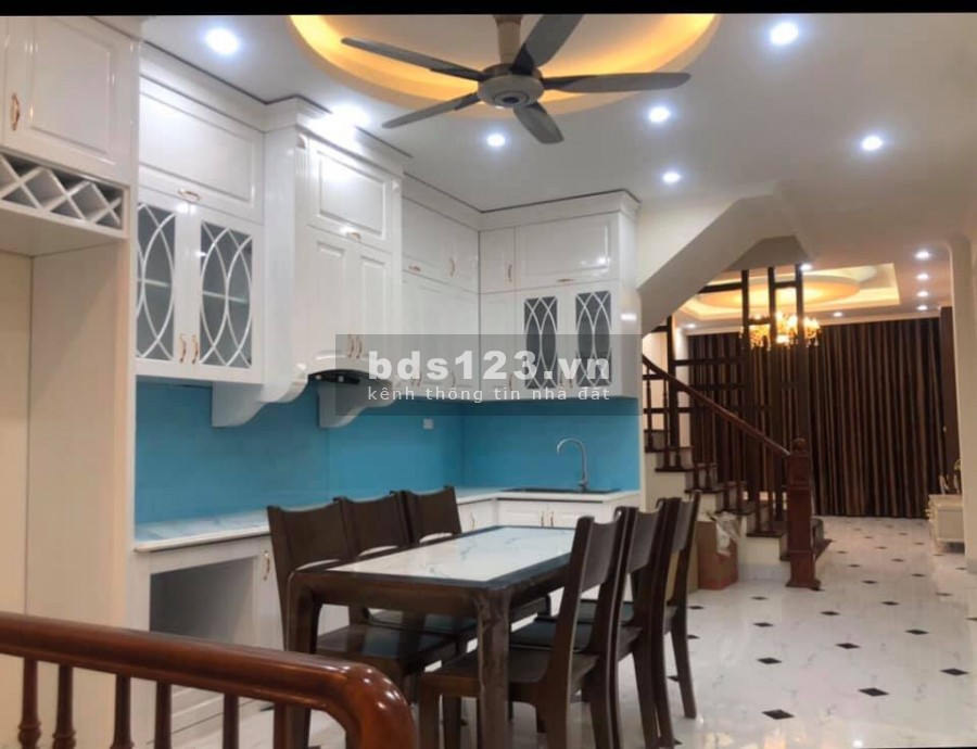 Chủ bán gấp nhà Mỹ Đình 45m, lô góc kinh doanh tốt, 5 tầng, bãi ô tô cách nhà 10m. Lh: 0963860315