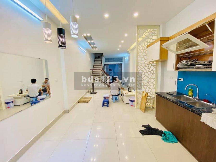 Bán nhà đẹp bao rộng thoáng, dt 10m2, ô tô đỗ cửa đường Trần Phú, Hà Đông