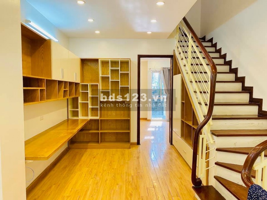 Bán nhà đẹp bao rộng thoáng, dt 10m2, ô tô đỗ cửa đường Trần Phú, Hà Đông