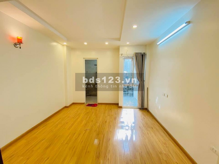 Bán nhà đẹp bao rộng thoáng, dt 10m2, ô tô đỗ cửa đường Trần Phú, Hà Đông