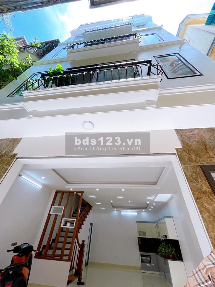 Hoàng Quốc Việt dt 55m2, 5 tầng, mt 5.6m, 10 phòng ngủ có sẵn đầy đủ tiện nghi, nội thất