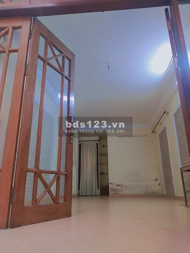 Phân lô ô tô vào nhà Trần Cung, dt 40m2, 5 tầng đúc, giá chỉ 6.4 tỷ