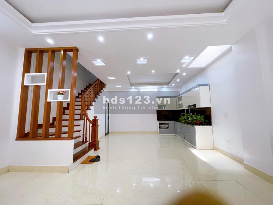 Hoàng Quốc Việt dt 55m2, 5 tầng, mt 5.6m, 10 phòng ngủ có sẵn đầy đủ tiện nghi, nội thất
