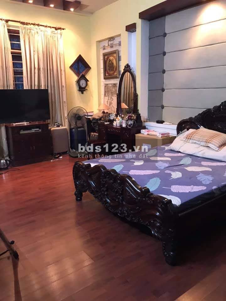 Bán nhà Cầu Giấy, dt 40m2, 4 tầng, mt 4m, giá bán 4,5 tỷ, 10m ra ô tô