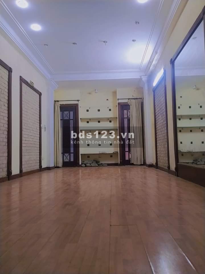 Phân lô ô tô vào nhà Trần Cung, dt 40m2, 5 tầng đúc, giá chỉ 6.4 tỷ