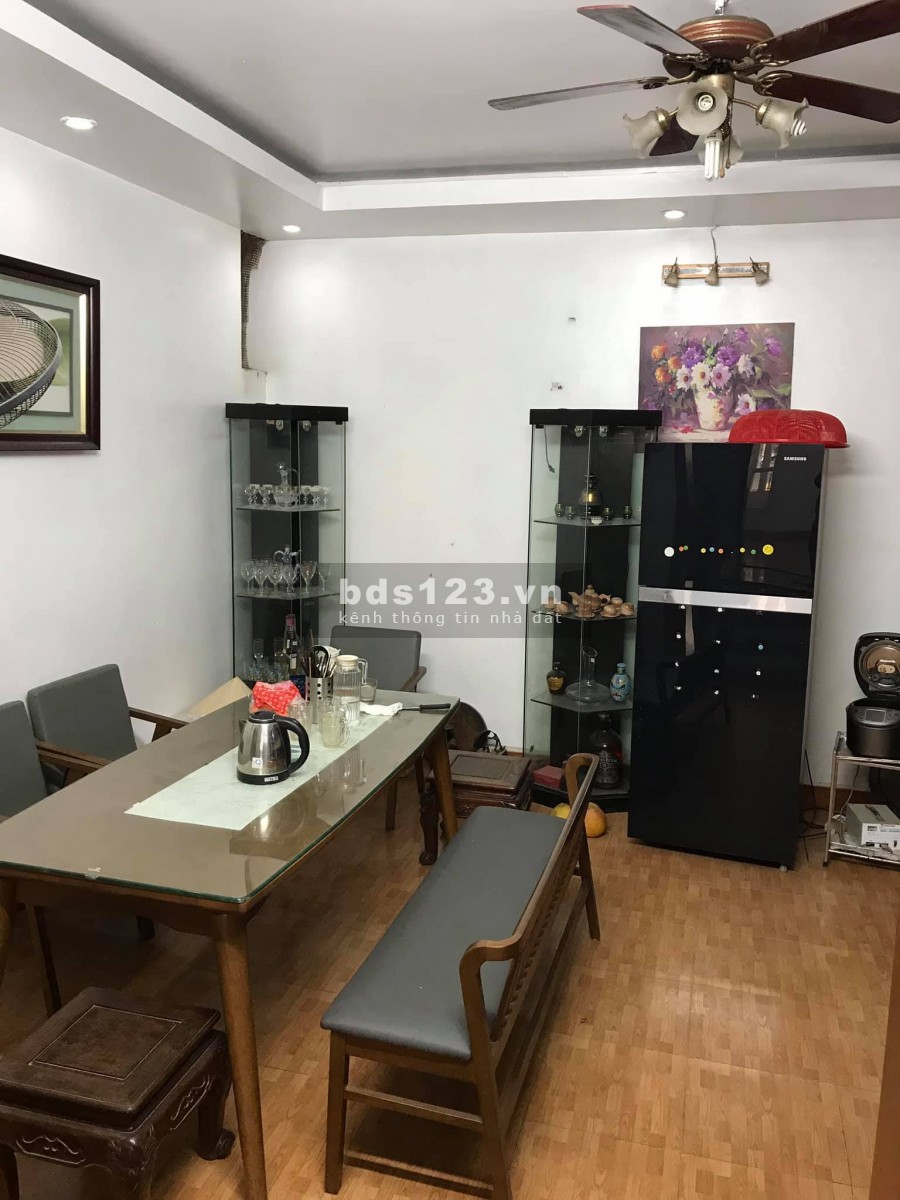 Bán nhà khu dân trí cao, gần chợ trung tâm phường, đường phố lớn, gara ô tô