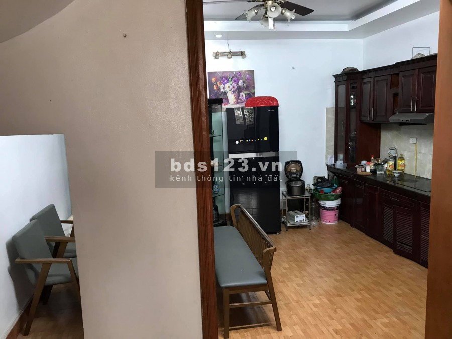 Bán nhà khu dân trí cao, gần chợ trung tâm phường, đường phố lớn, gara ô tô