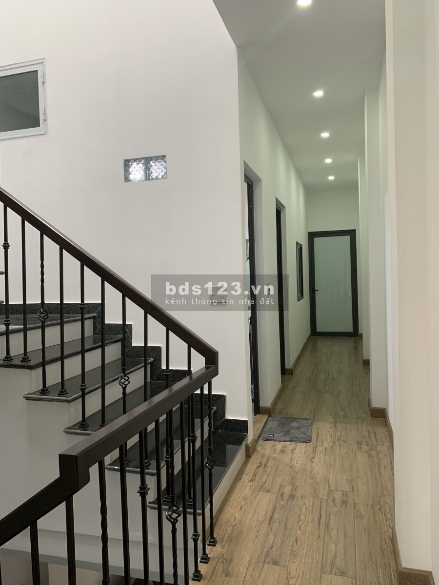 Bán nhà mặt phố Khu Đông Nam Cường, TP HD dt 72.6m2, mt 4.2m, 2.5 tầng, 3 ngủ, giá cực tốt