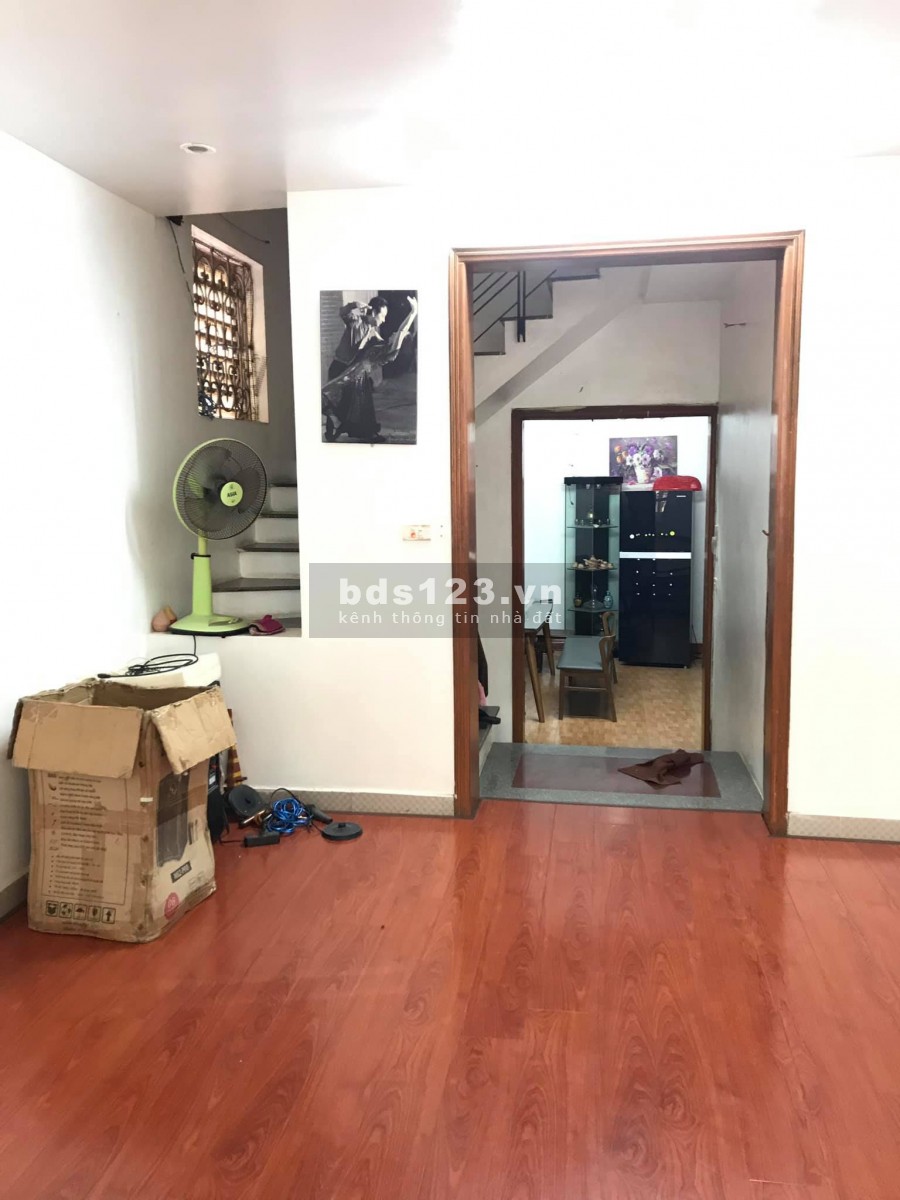 Bán nhà khu dân trí cao, gần chợ trung tâm phường, đường phố lớn, gara ô tô