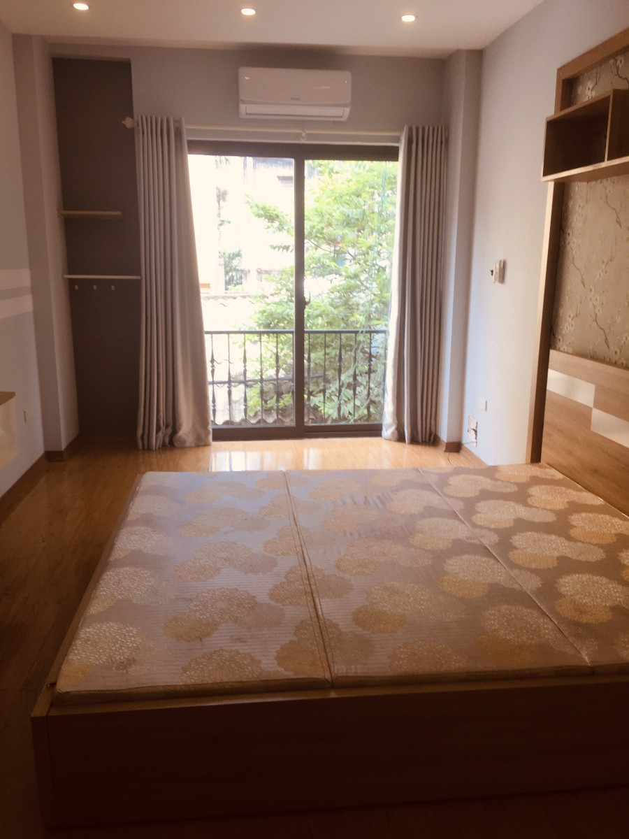 Bán nhà phố thịnh liệt 30m2 x 5 tầng sổ đỏ chính chủ ( nhà cách bến xe giáp bát 500m)