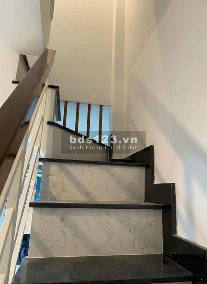 Bán nhà hẻm 888 Lạc Long Quân 16m2, hxh, p 9 q Tân Bình, chỉ 1 tỷ 700