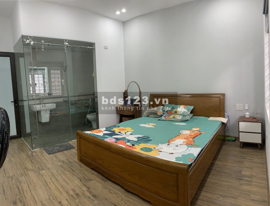 Bán nhà mặt phố Khu Đông Nam Cường, TP HD dt 72.6m2, mt 4.2m, 2.5 tầng, 3 ngủ, giá cực tốt