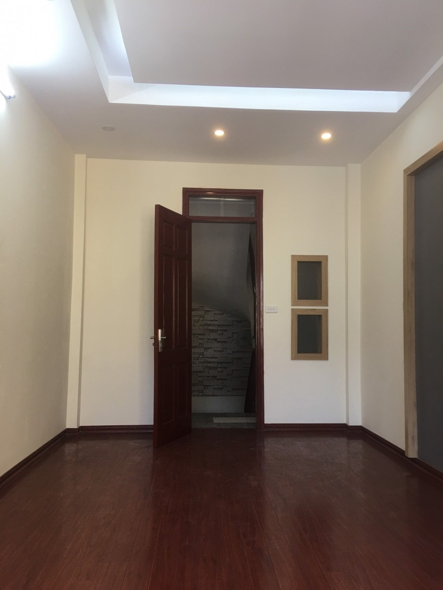 Bán nhà phố thịnh liệt 30m2 x 5 tầng sổ đỏ chính chủ ( nhà cách bến xe giáp bát 500m)