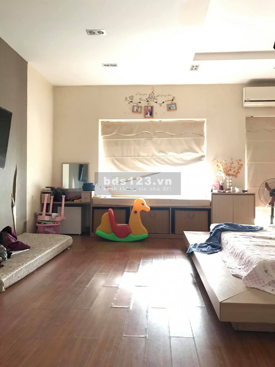Bán nhà khu dân trí cao, gần chợ trung tâm phường, đường phố lớn, gara ô tô