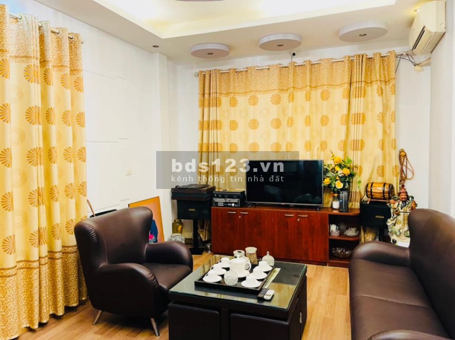 Bán gấp nhà phố Bạch Mai. Giá cực tốt về ở luôn . 30m x 5 tầng. 2 tỷ
