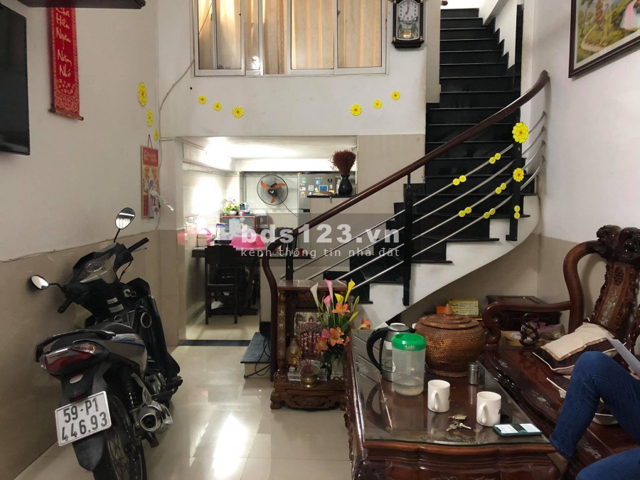 Giá bán 5.7 tỷ dt 36m2 5 tầng Cách Mạng Tháng 8 Quận Tân Bình lh 0886880910 hẻm xe hơi thông hiếm có
