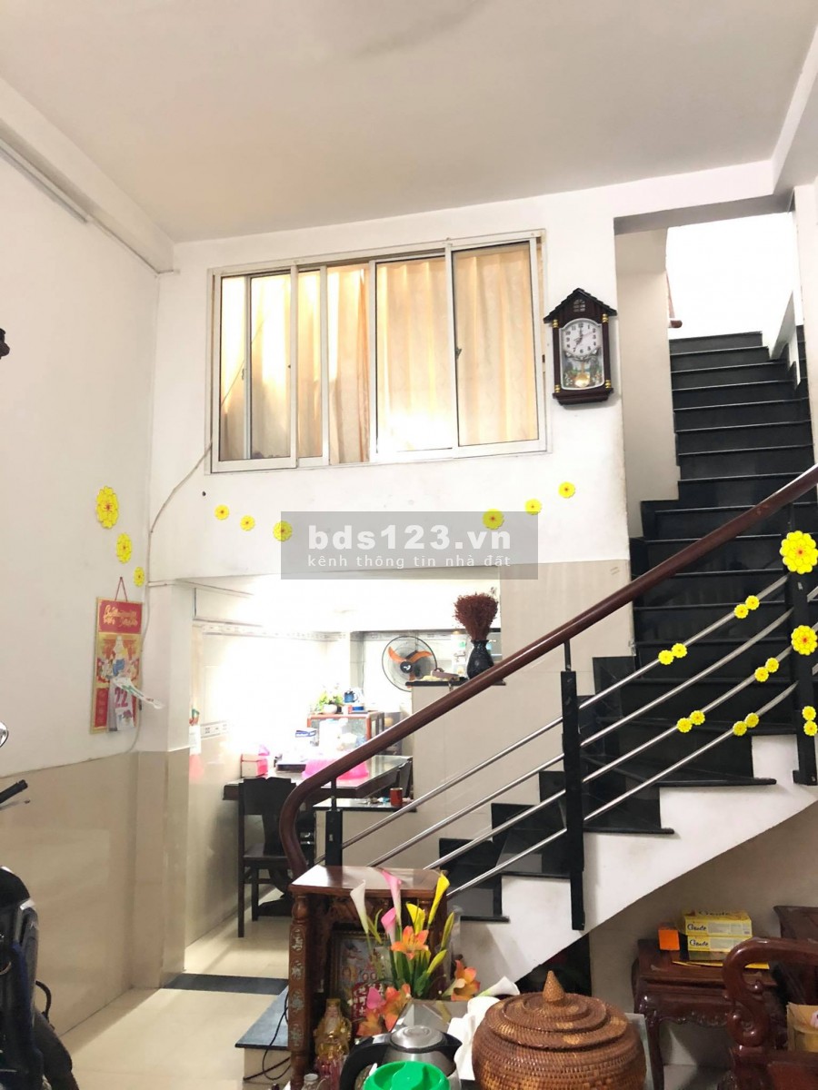 Giá bán 5.7 tỷ dt 36m2 5 tầng Cách Mạng Tháng 8 Quận Tân Bình lh 0886880910 hẻm xe hơi thông hiếm có