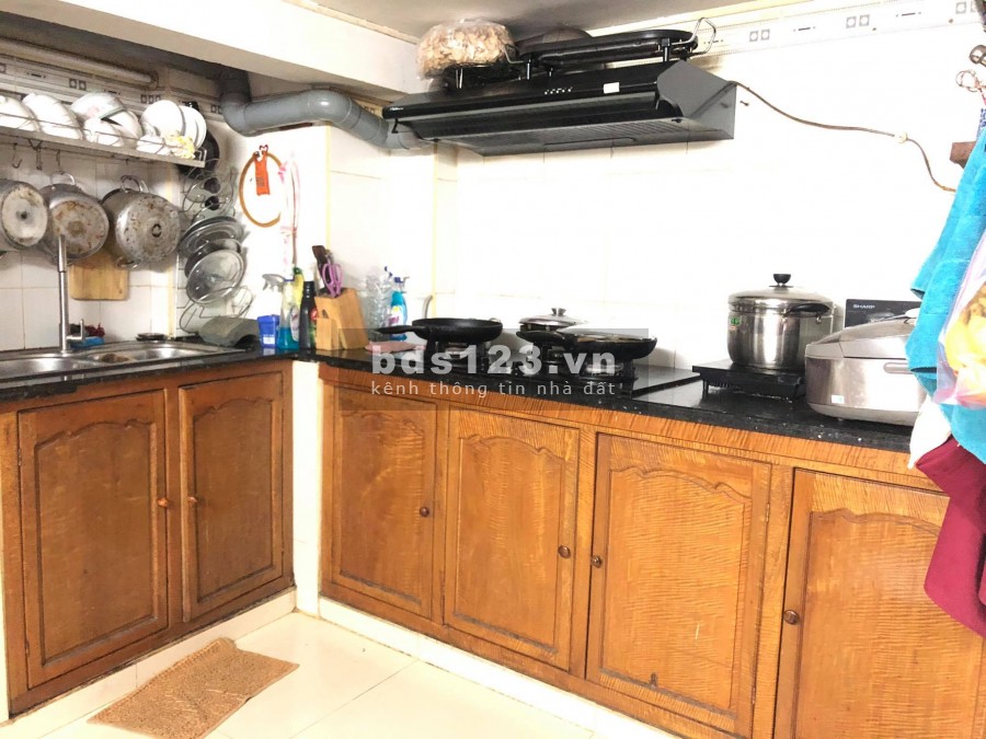 Giá bán 5.7 tỷ dt 36m2 5 tầng Cách Mạng Tháng 8 Quận Tân Bình lh 0886880910 hẻm xe hơi thông hiếm có