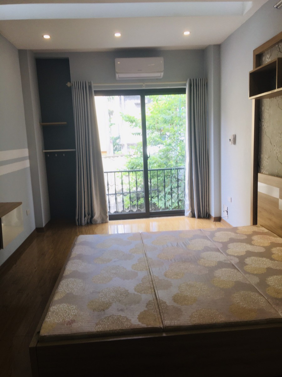 Bán nhà phố thịnh liệt 30m2 x 5 tầng sổ đỏ chính chủ ( nhà cách bến xe giáp bát 500m)