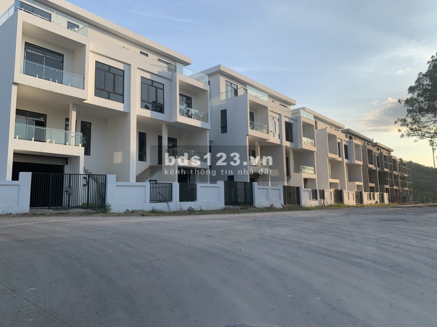 Chuyển nhượng căn biệt thự Monaco Hạ Long, giá bán 9 tỷ. lhcc