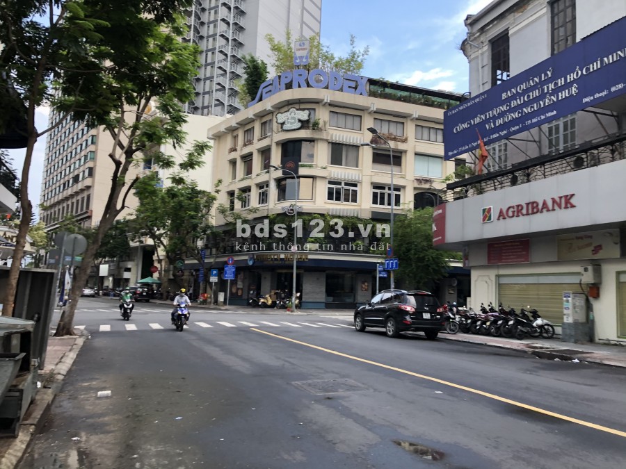 Cho thuê mặt bằng 1 trệt, 1 lầu đường Ngô Đức Kế, Quận 1