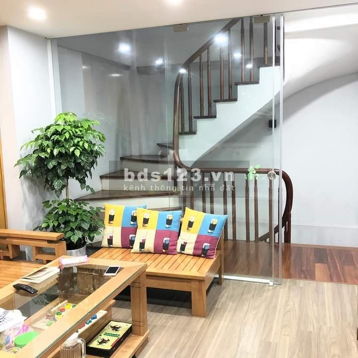 Bán nhà Thanh Trì 60m Gara ô tô, phân lô, kinh doanh, 4 phòng ngủ, giá 7.8 tỷ