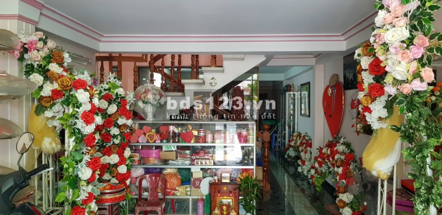 Bán nhà 3 tầng mặt tiền đường Trần Bình Trọng, p. Phước Tiến, tp. Nha Trang.
