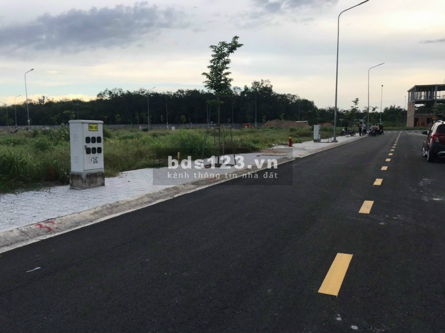 Lô đất mặt tiền đường DT 741 đối diện chợ Nhật Huy đang có giá rất rẻ