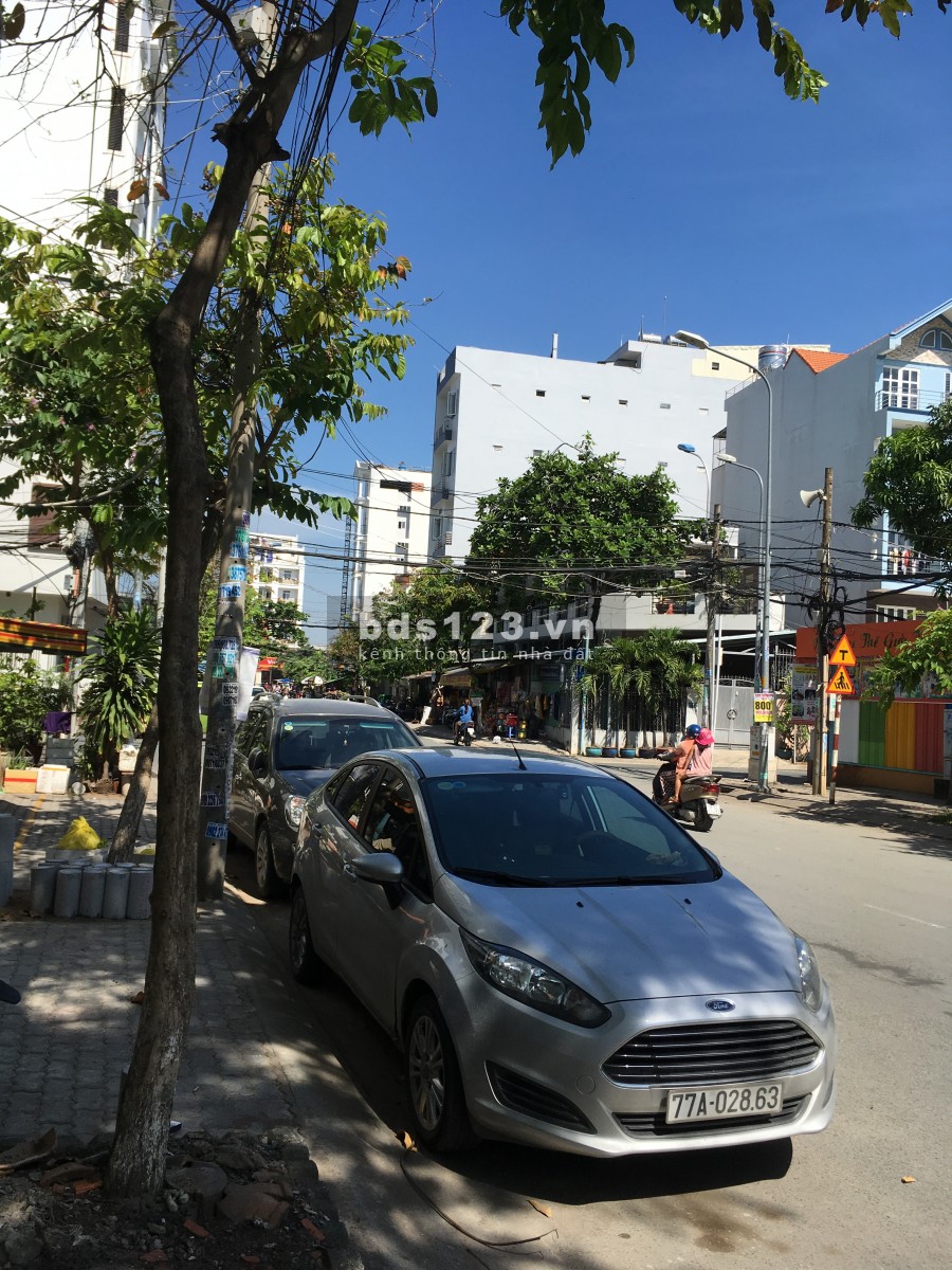 Cho thuê nhà nguyên căn đường Lý Phục Man, Quận 7, giá 18 triệu/tháng
