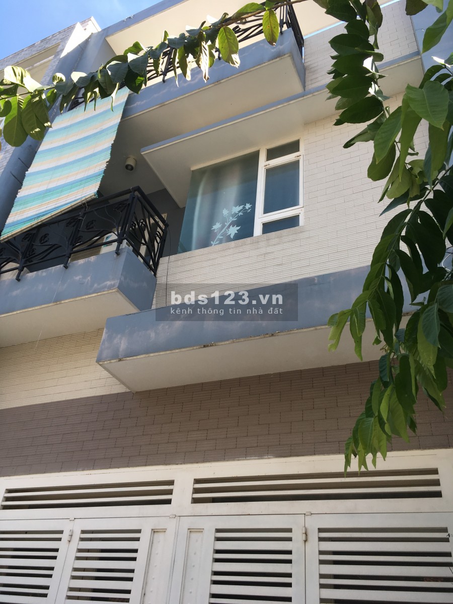 Cho thuê nhà nguyên căn đường Lý Phục Man, Quận 7, giá 18 triệu/tháng