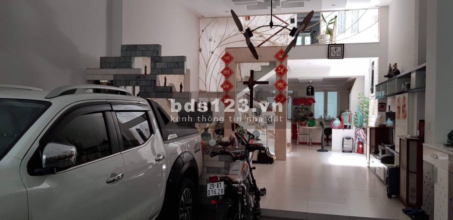 Cho thuê nhà nguyên căn đường Lý Phục Man, Quận 7, giá 18 triệu/tháng