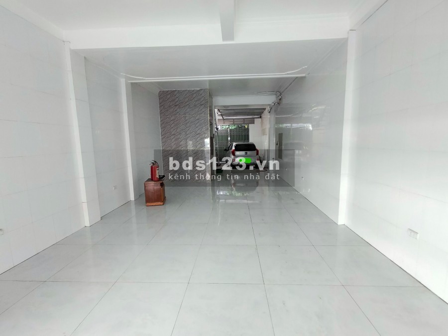 Bán gấp tòa nhà mặt phố Phạm Văn Đồng DT 98m2, MT 6m, 5 tầng, giá 15.5 tỷ LH 0968990560
