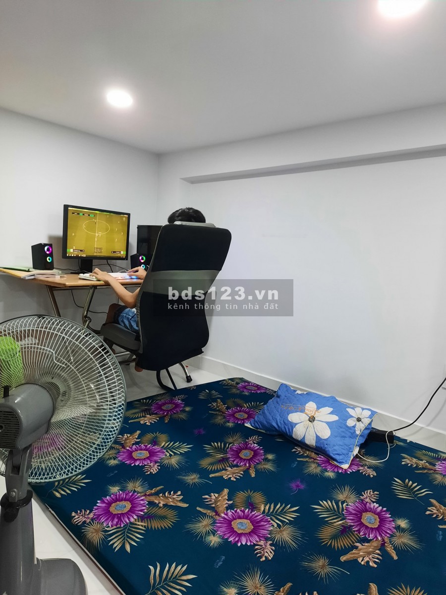 Bán gấp nhà Lê Ngã, 21m2, hẻm ba gác đua Quận Tân Phú, giá 1 tỷ 985.