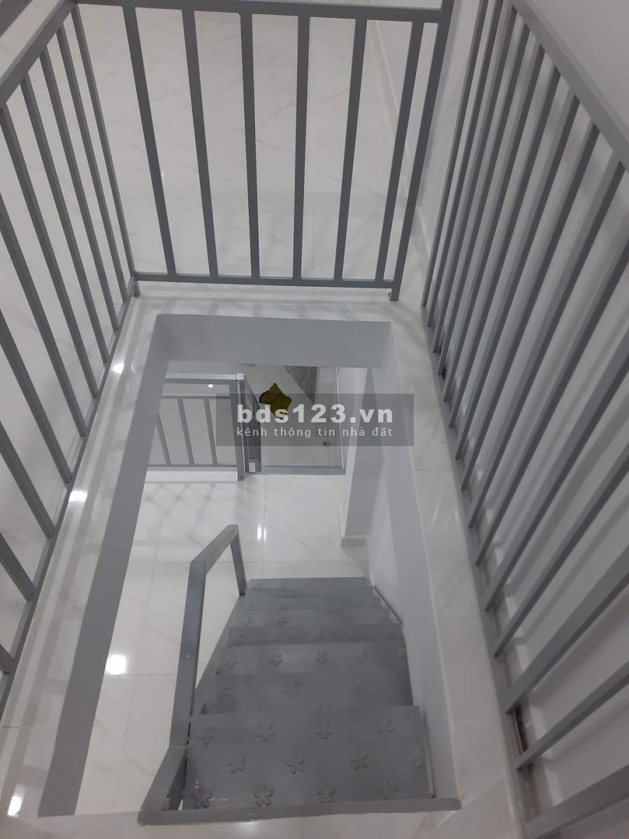 Bán gấp nhà Lê Ngã, 21m2, hẻm ba gác đua Quận Tân Phú, giá 1 tỷ 985.