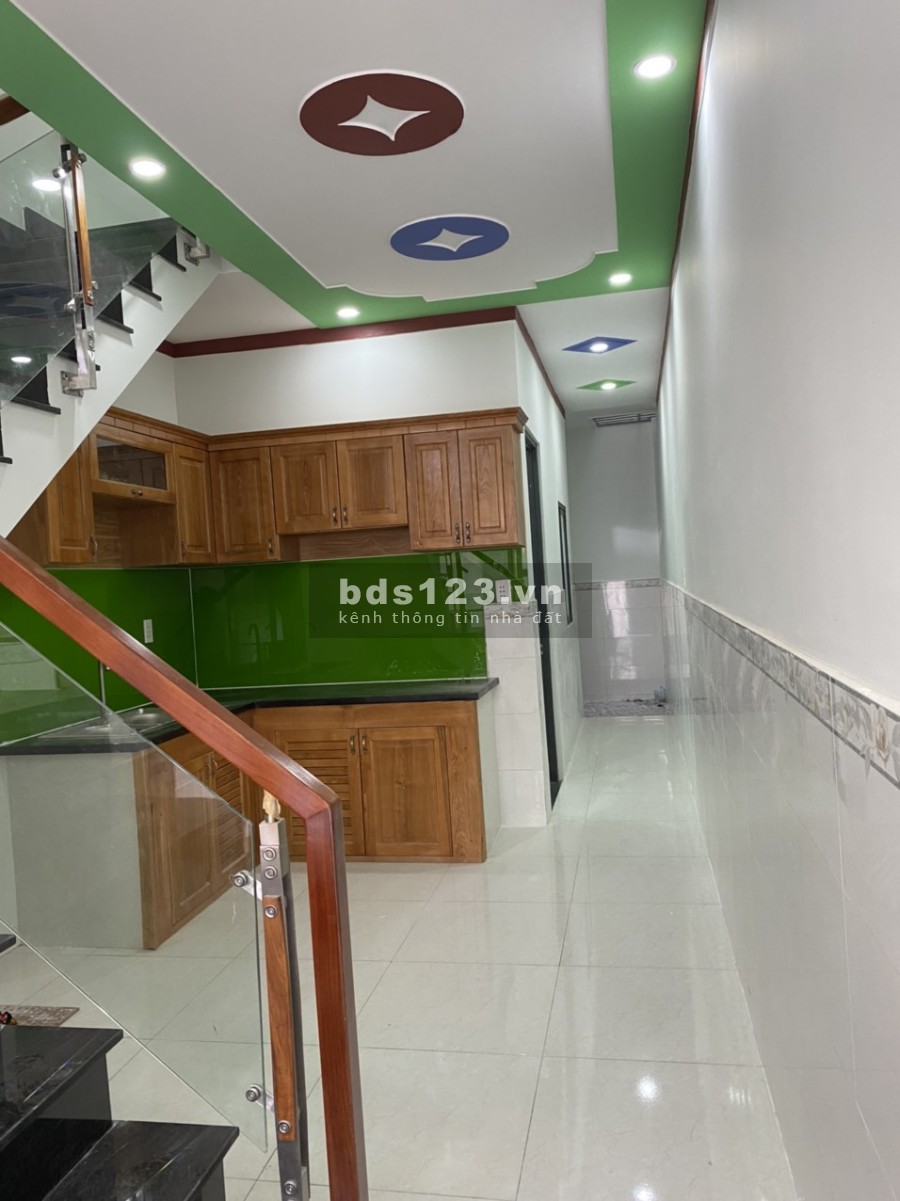 Bán nhà lô góc thoáng sáng, mới xây đê Trần Khát Chân, 45m2, 3.x tỷ
