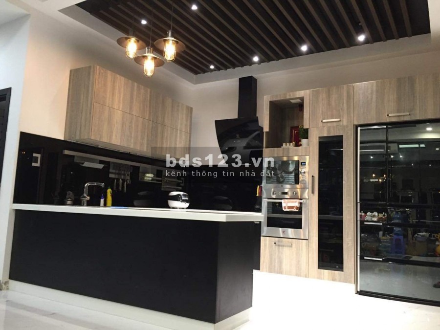 Chính chủ Gấp bán nhà còn Mới Đẹp 5 Tầng, DT 4.3x15 HXH VIP Trần Hưng Đạo rộng 9m