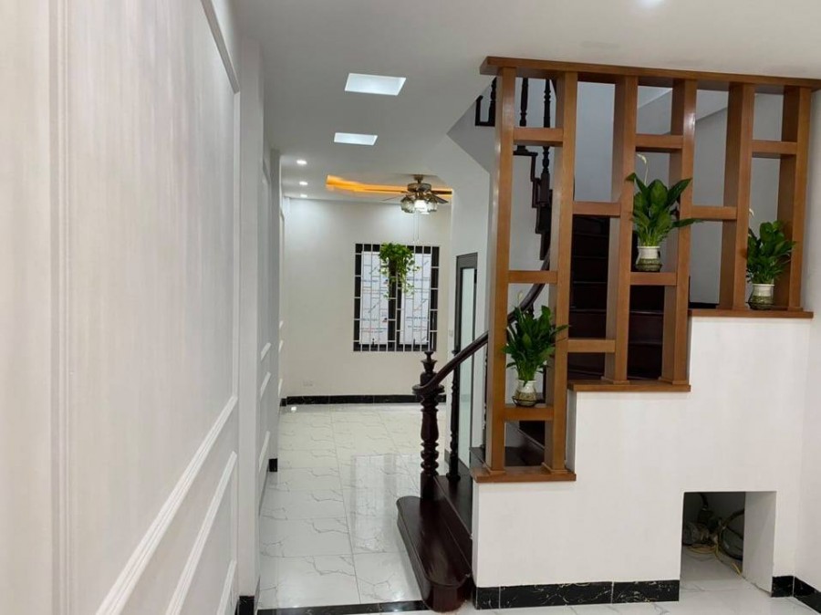 Hiếm 2.75 rẻ nhất phố Trạm, nhà mới tinh gần ô tô xách vali về ở gay, dt 33m, 5 tầng, lh 0963521933