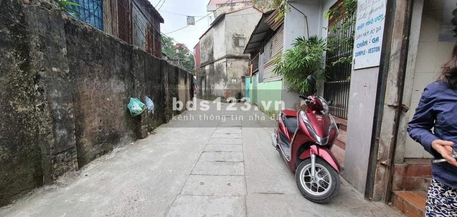Bán đất Ngũ Hiệp Thanh Trì, dt 80m2, ra mặt đường lớn, giá 1.15 tỷ, lh 0969864302