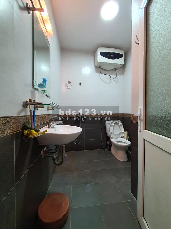 Bán gấp nhà phố Bạch Mai. Giá cực tốt về ở luôn . 30m x 5 tầng. 2 tỷ